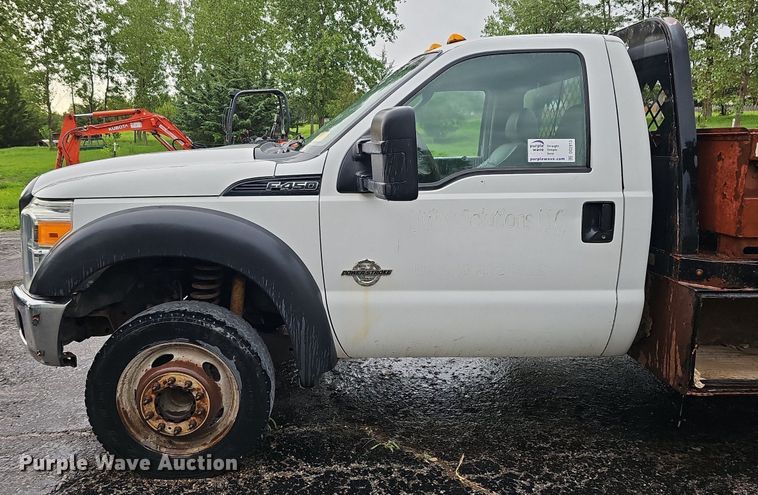 image for item DO2913 2013 Ford F450 Super Duty  flatbed truck