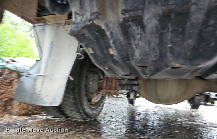 image for item DO2913 2013 Ford F450 Super Duty  flatbed truck