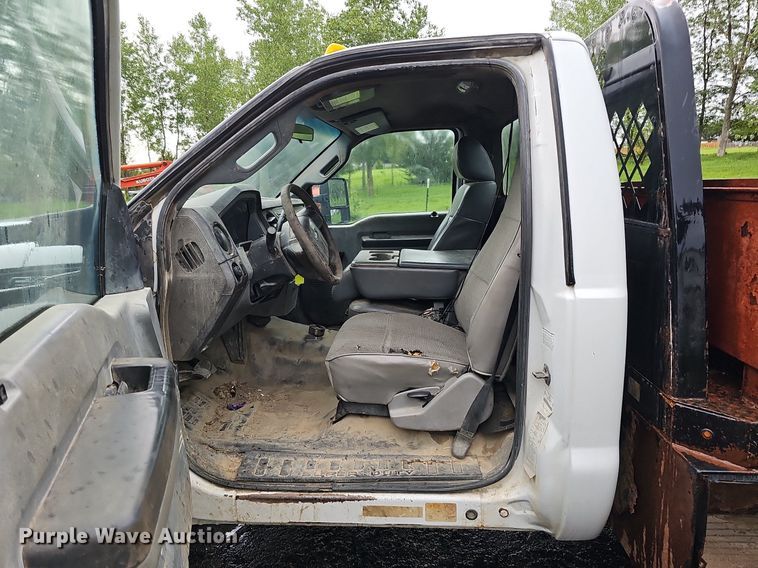 image for item DO2913 2013 Ford F450 Super Duty  flatbed truck