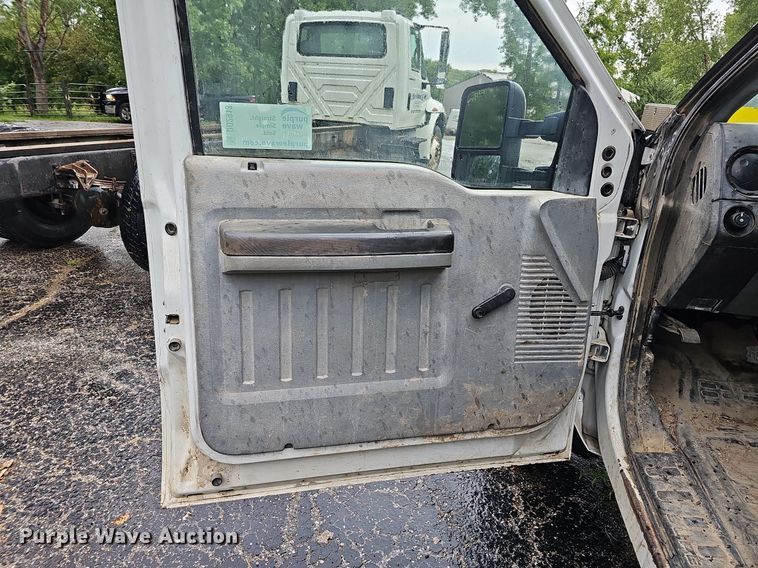 image for item DO2913 2013 Ford F450 Super Duty  flatbed truck