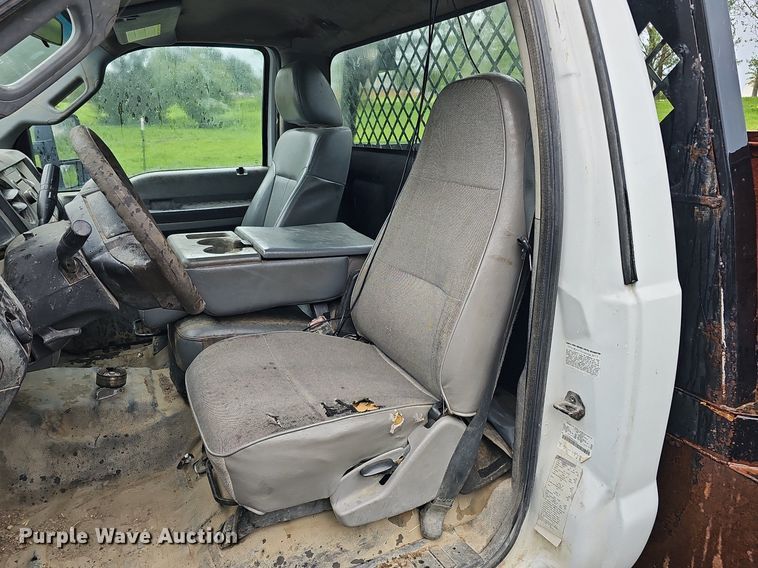 image for item DO2913 2013 Ford F450 Super Duty  flatbed truck