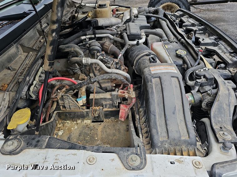 image for item DO2913 2013 Ford F450 Super Duty  flatbed truck