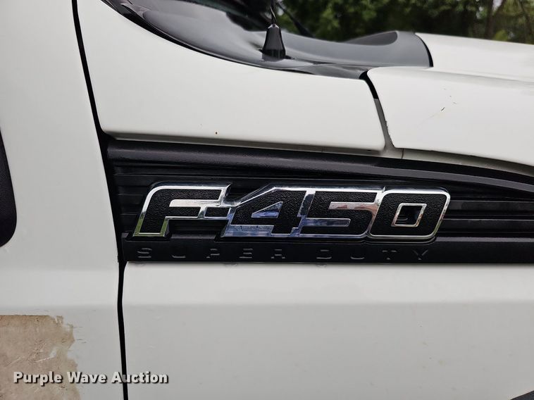 image for item DO2913 2013 Ford F450 Super Duty  flatbed truck