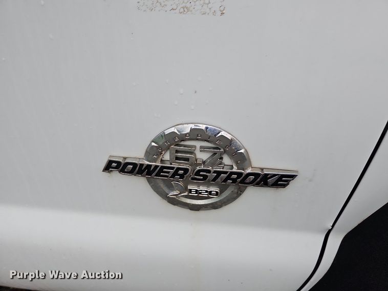 image for item DO2913 2013 Ford F450 Super Duty  flatbed truck