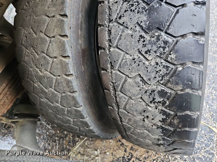 image for item DO2913 2013 Ford F450 Super Duty  flatbed truck