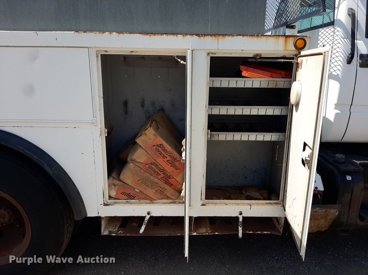 image for item DO3126 1994 Chevrolet Kodiak  bucket truck