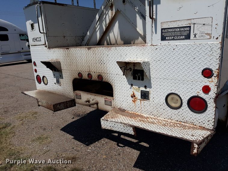 image for item DO3126 1994 Chevrolet Kodiak  bucket truck