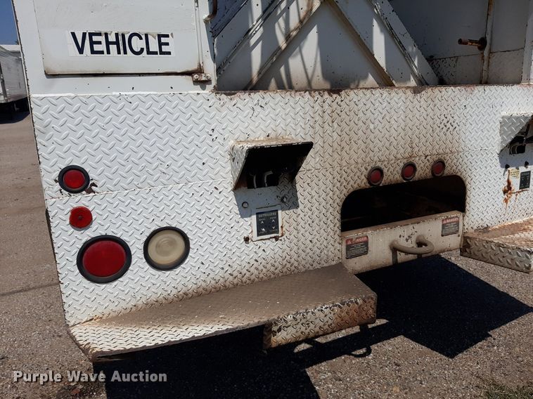 image for item DO3126 1994 Chevrolet Kodiak  bucket truck