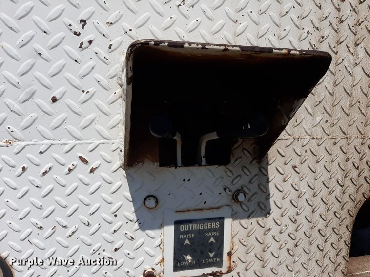 image for item DO3126 1994 Chevrolet Kodiak  bucket truck