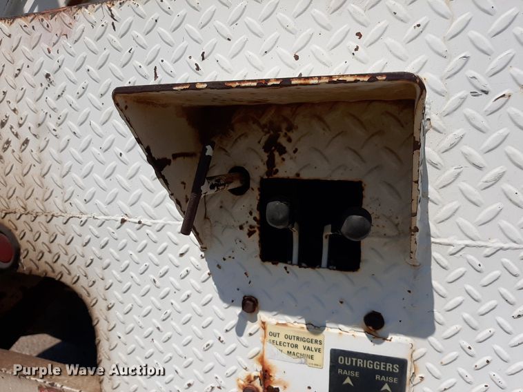 image for item DO3126 1994 Chevrolet Kodiak  bucket truck