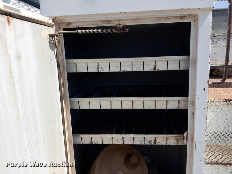 image for item DO3126 1994 Chevrolet Kodiak  bucket truck