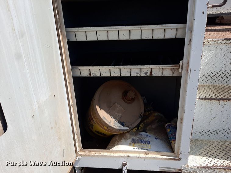 image for item DO3126 1994 Chevrolet Kodiak  bucket truck