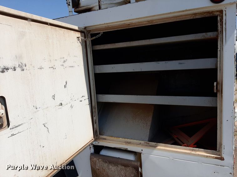 image for item DO3126 1994 Chevrolet Kodiak  bucket truck