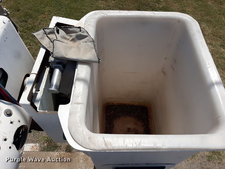 image for item DO3126 1994 Chevrolet Kodiak  bucket truck