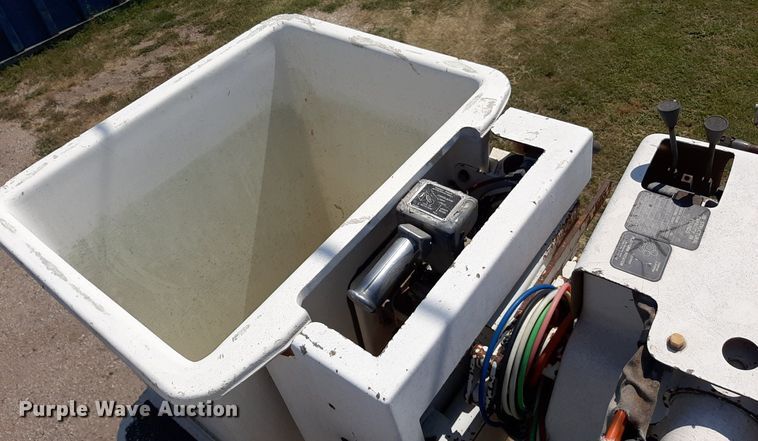 image for item DO3126 1994 Chevrolet Kodiak  bucket truck