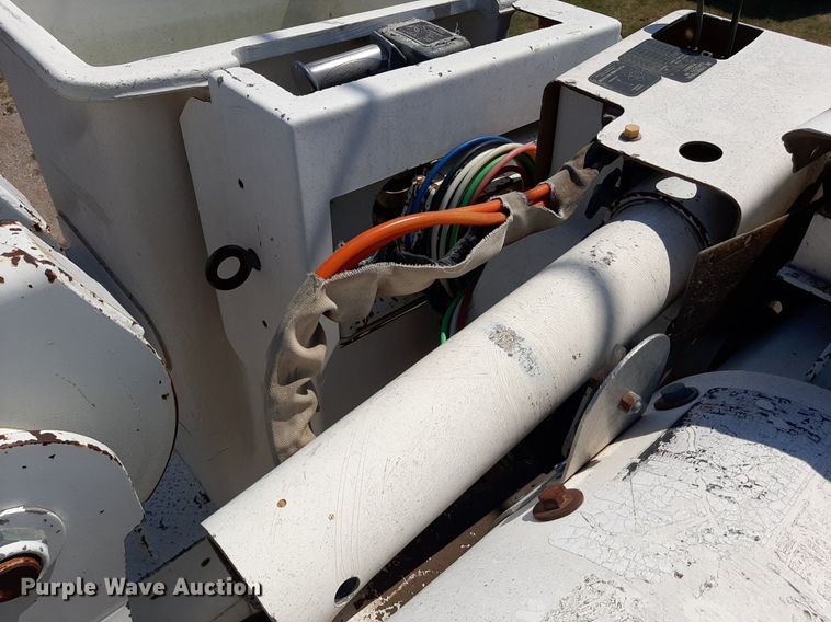 image for item DO3126 1994 Chevrolet Kodiak  bucket truck