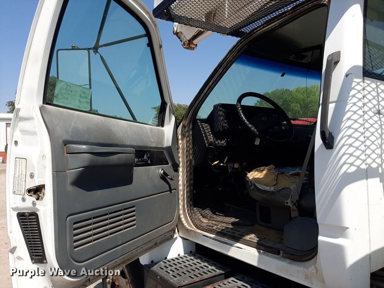 image for item DO3126 1994 Chevrolet Kodiak  bucket truck