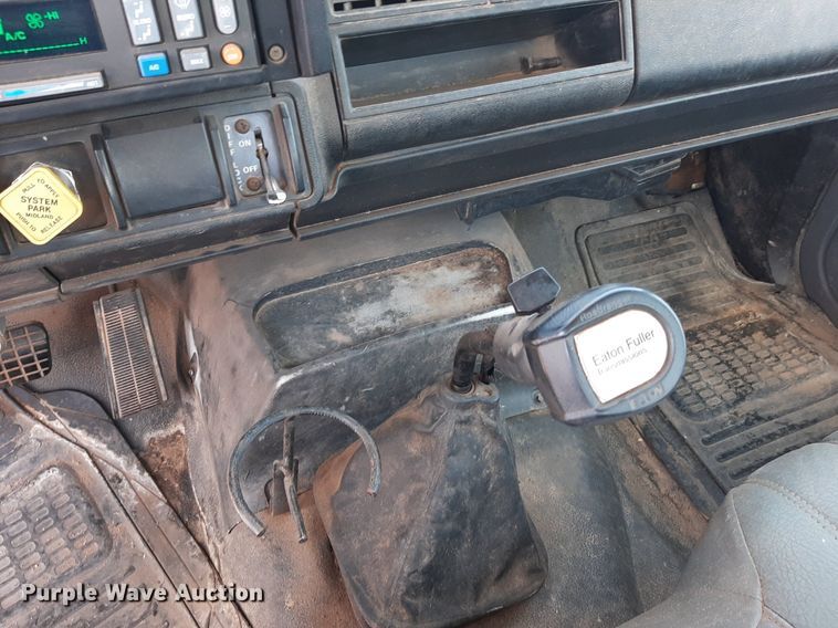 image for item DO3126 1994 Chevrolet Kodiak  bucket truck