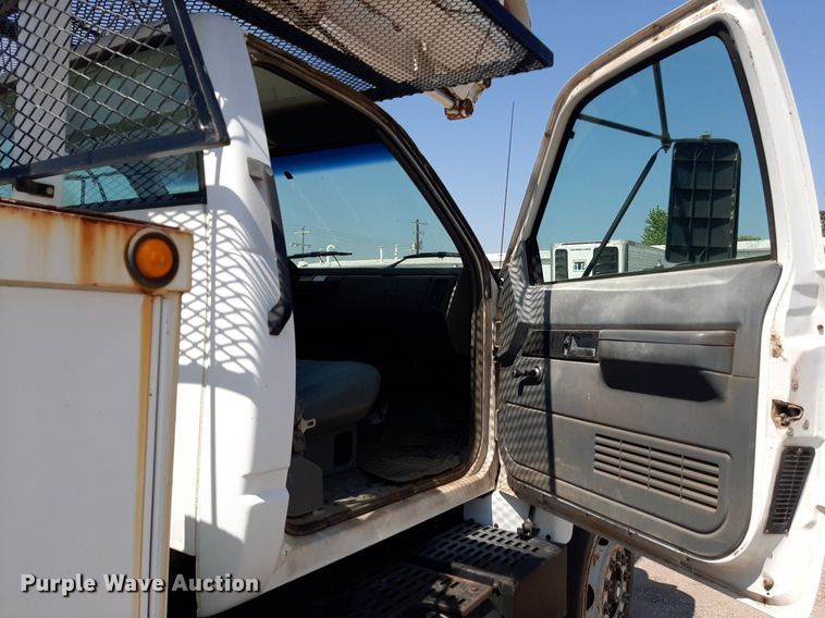 image for item DO3126 1994 Chevrolet Kodiak  bucket truck