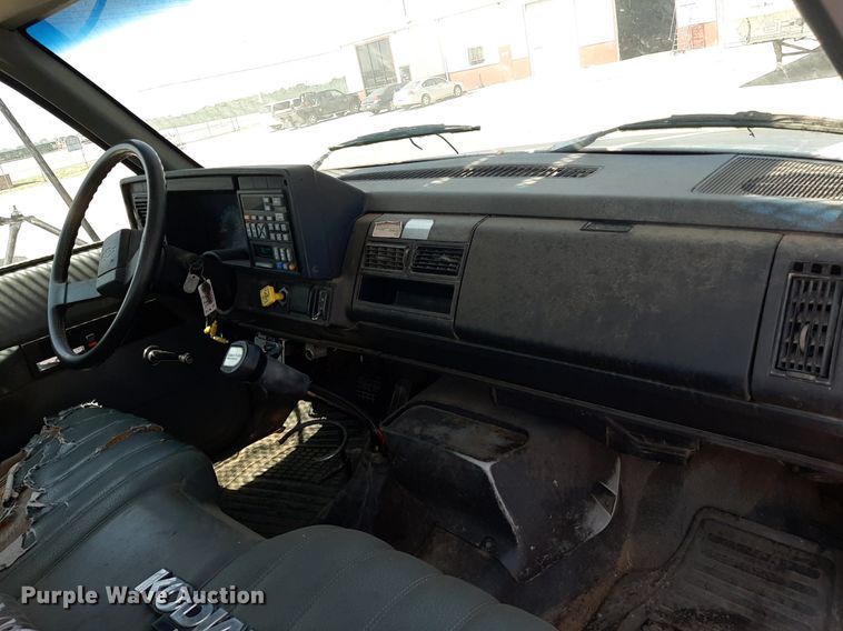 image for item DO3126 1994 Chevrolet Kodiak  bucket truck