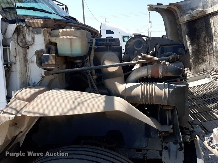 image for item DO3126 1994 Chevrolet Kodiak  bucket truck