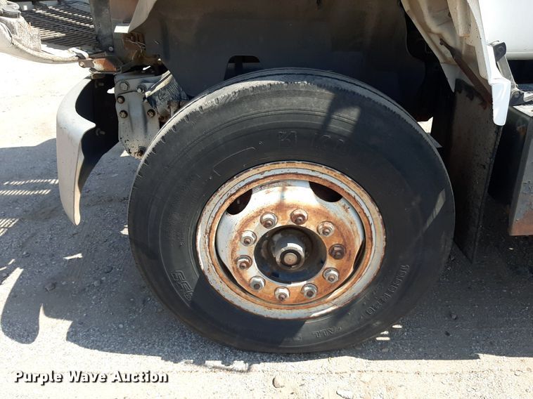 image for item DO3126 1994 Chevrolet Kodiak  bucket truck