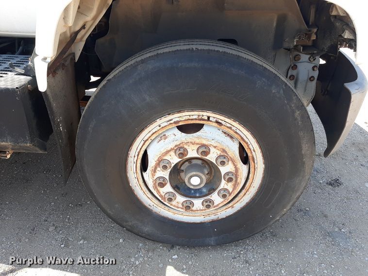 image for item DO3126 1994 Chevrolet Kodiak  bucket truck