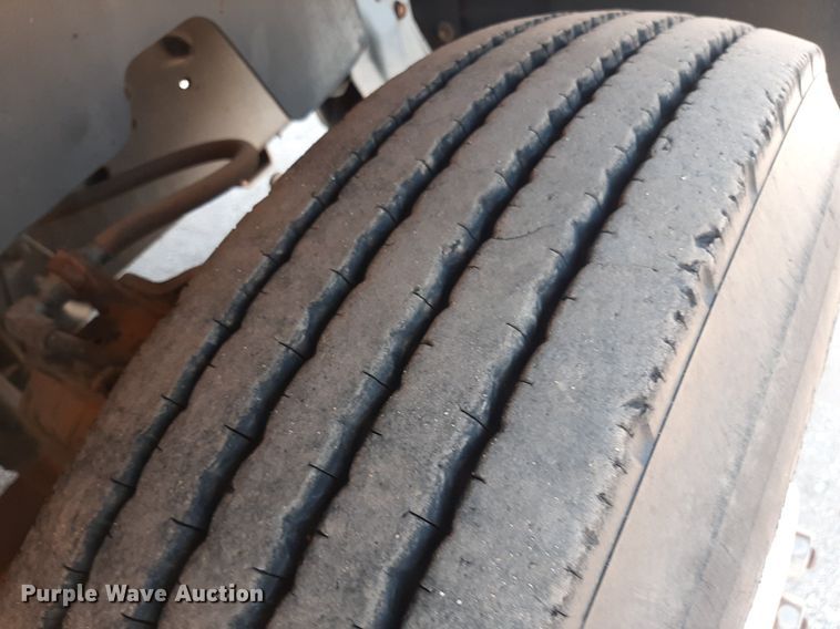 image for item DO3126 1994 Chevrolet Kodiak  bucket truck