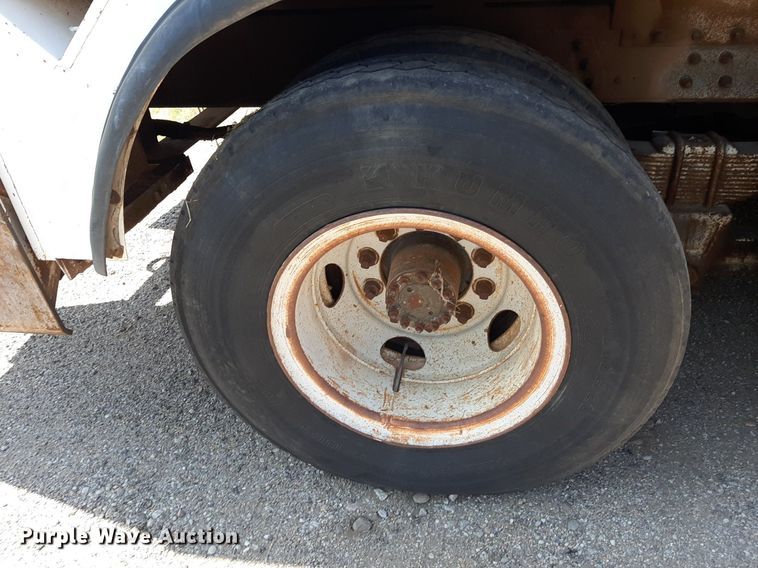 image for item DO3126 1994 Chevrolet Kodiak  bucket truck