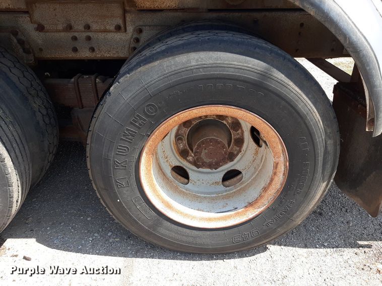 image for item DO3126 1994 Chevrolet Kodiak  bucket truck