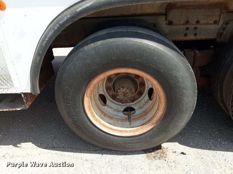 image for item DO3126 1994 Chevrolet Kodiak  bucket truck