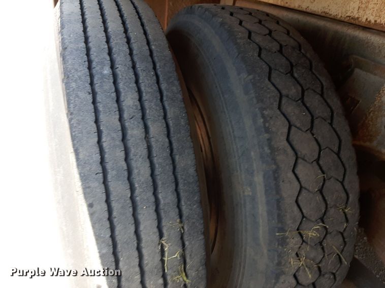 image for item DO3126 1994 Chevrolet Kodiak  bucket truck