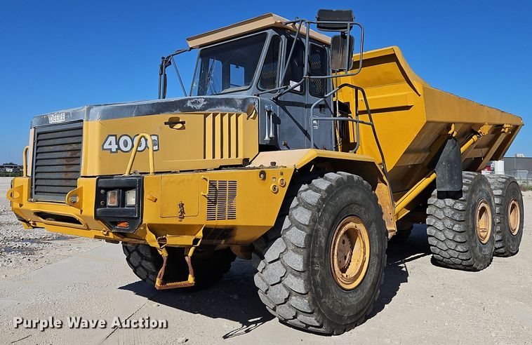image for item DP2381 2000 John Deere 400C  haul truck