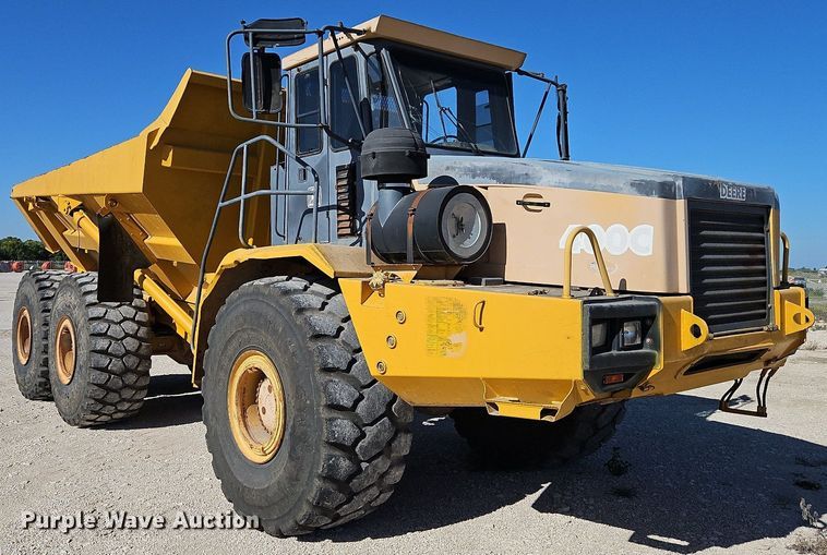 image for item DP2381 2000 John Deere 400C  haul truck