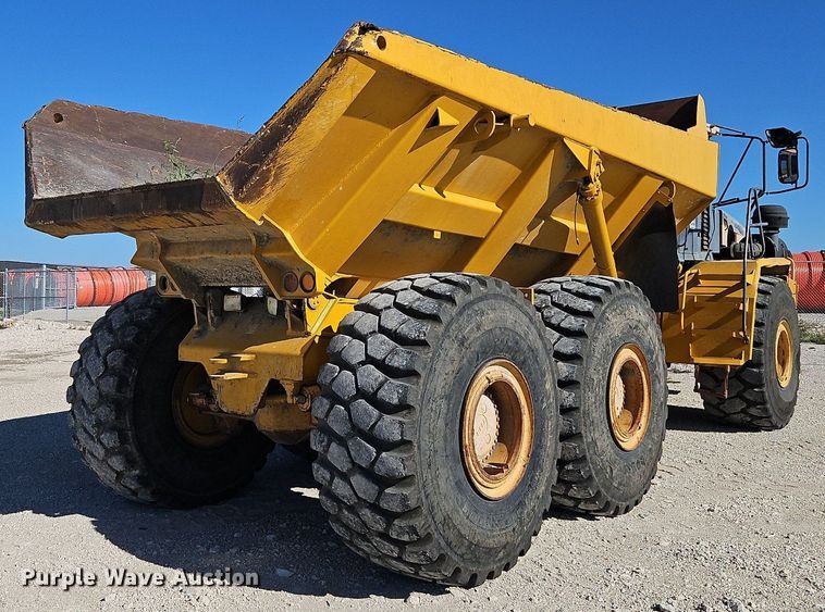 image for item DP2381 2000 John Deere 400C  haul truck