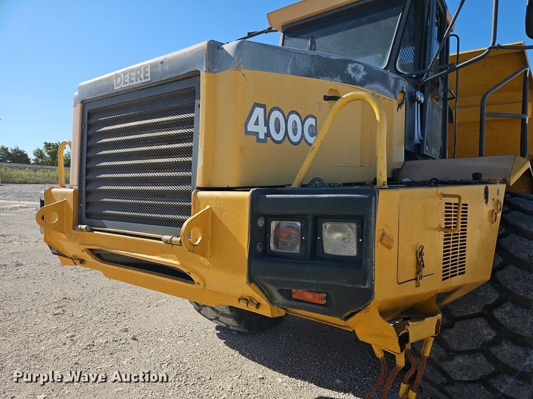 image for item DP2381 2000 John Deere 400C  haul truck