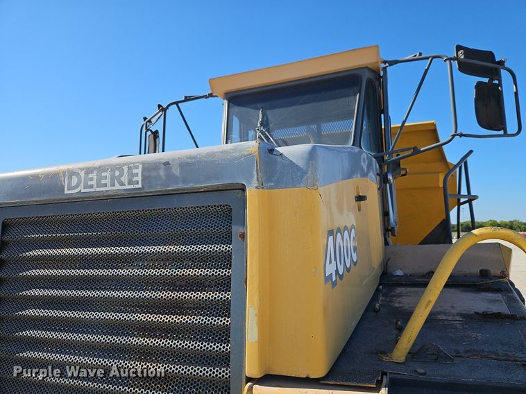 image for item DP2381 2000 John Deere 400C  haul truck