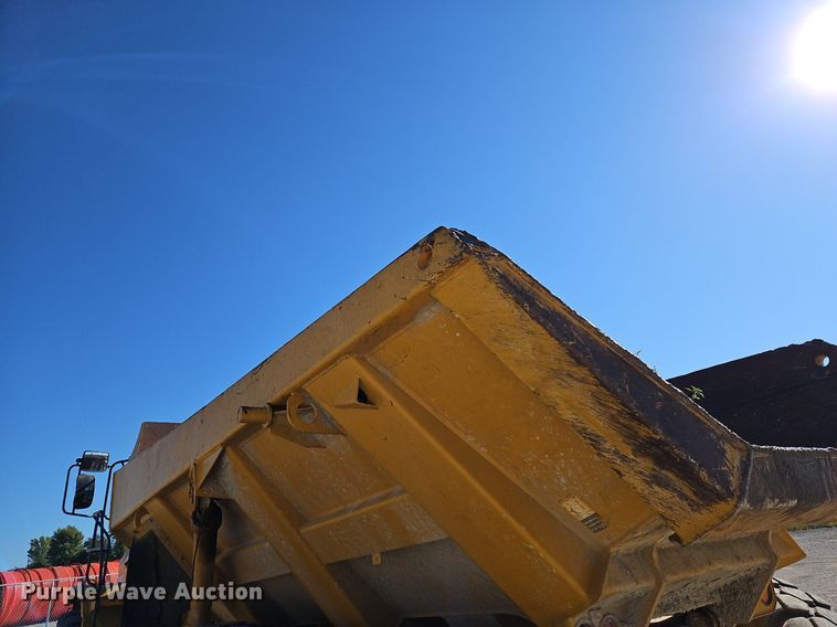 image for item DP2381 2000 John Deere 400C  haul truck