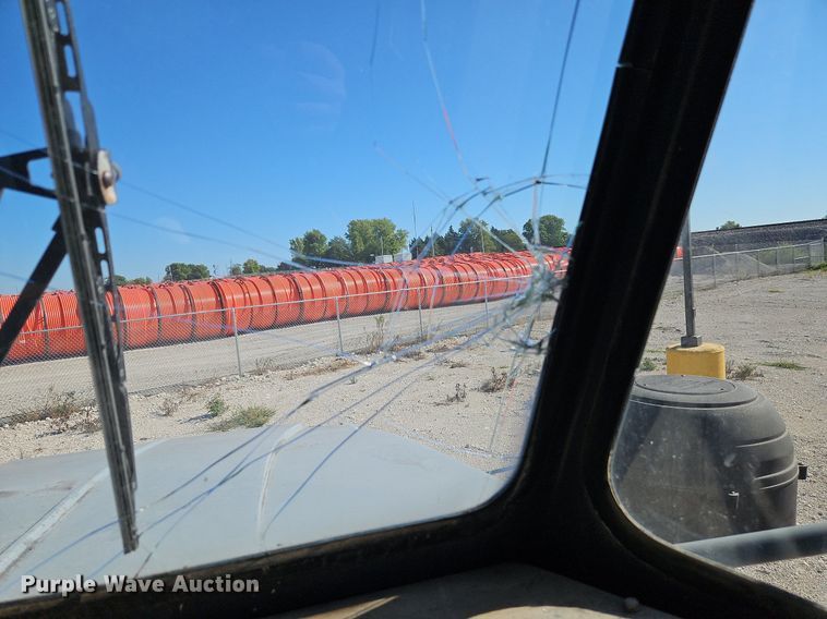 image for item DP2381 2000 John Deere 400C  haul truck