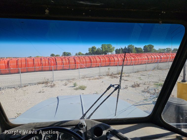 image for item DP2381 2000 John Deere 400C  haul truck