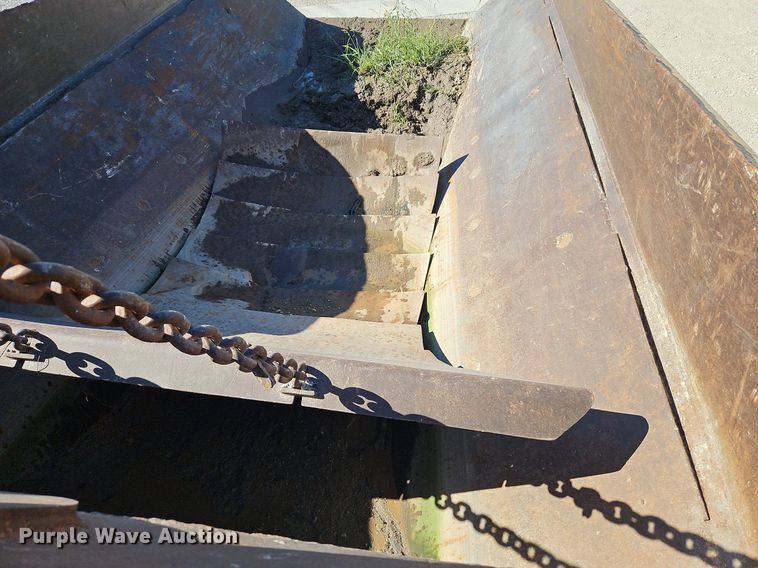 image for item DP2381 2000 John Deere 400C  haul truck