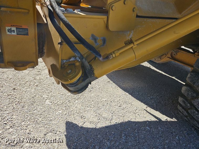 image for item DP2381 2000 John Deere 400C  haul truck