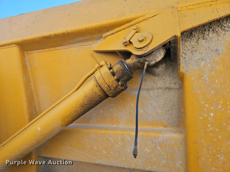 image for item DP2381 2000 John Deere 400C  haul truck