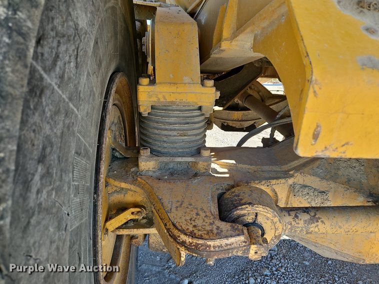 image for item DP2381 2000 John Deere 400C  haul truck