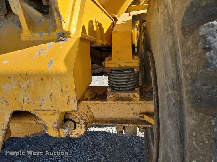 image for item DP2381 2000 John Deere 400C  haul truck