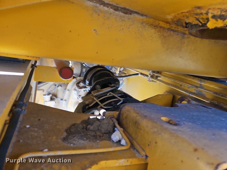 image for item DP2381 2000 John Deere 400C  haul truck