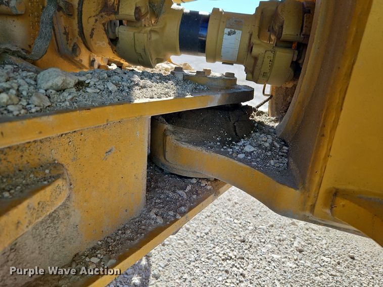 image for item DP2381 2000 John Deere 400C  haul truck