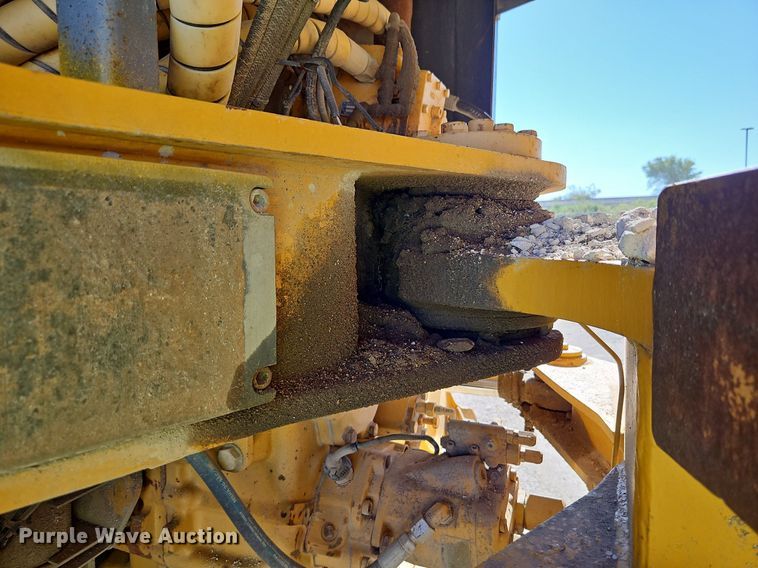 image for item DP2381 2000 John Deere 400C  haul truck