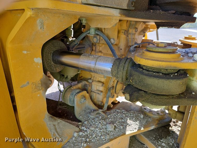 image for item DP2381 2000 John Deere 400C  haul truck