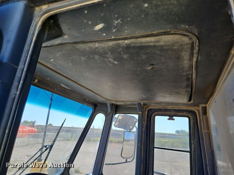 image for item DP2381 2000 John Deere 400C  haul truck